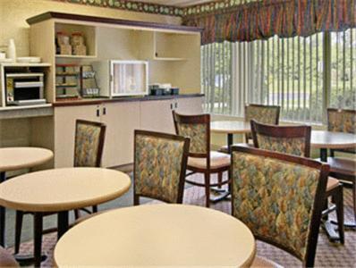 שרונוויל Travelodge - Cincinnati מסעדה תמונה